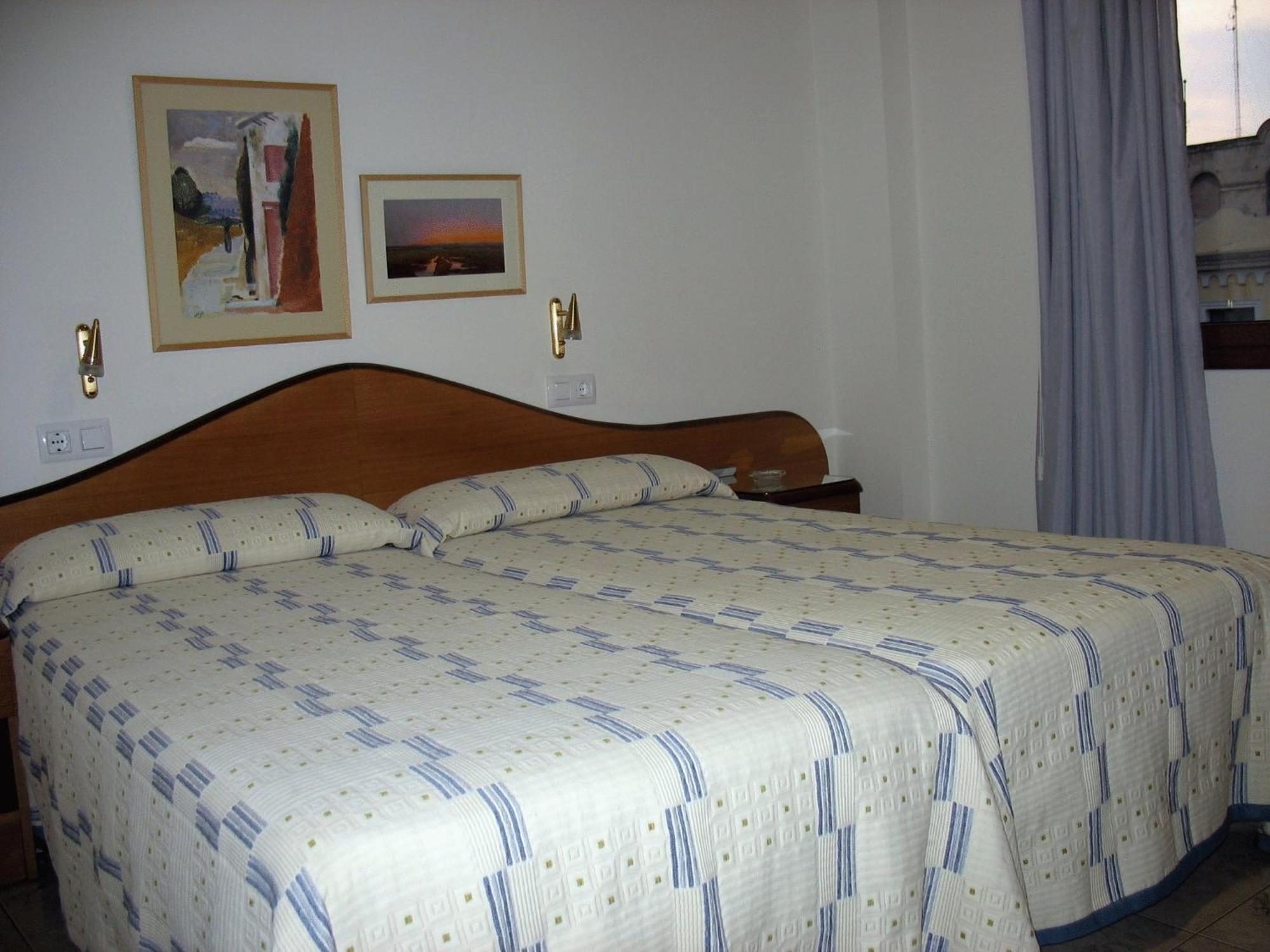Hostal La Barretina Figueres (Girona) Exterior foto