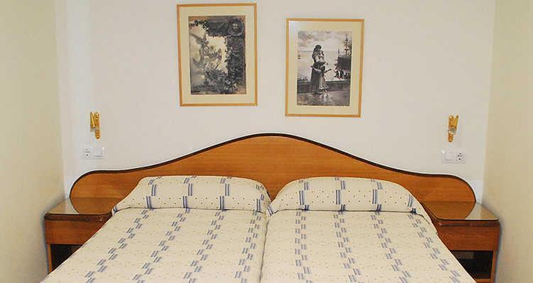 Hostal La Barretina Figueres (Girona) Quarto foto